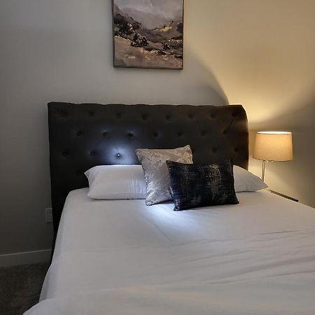 Luxury Suite In Calgary Nw Ngoại thất bức ảnh