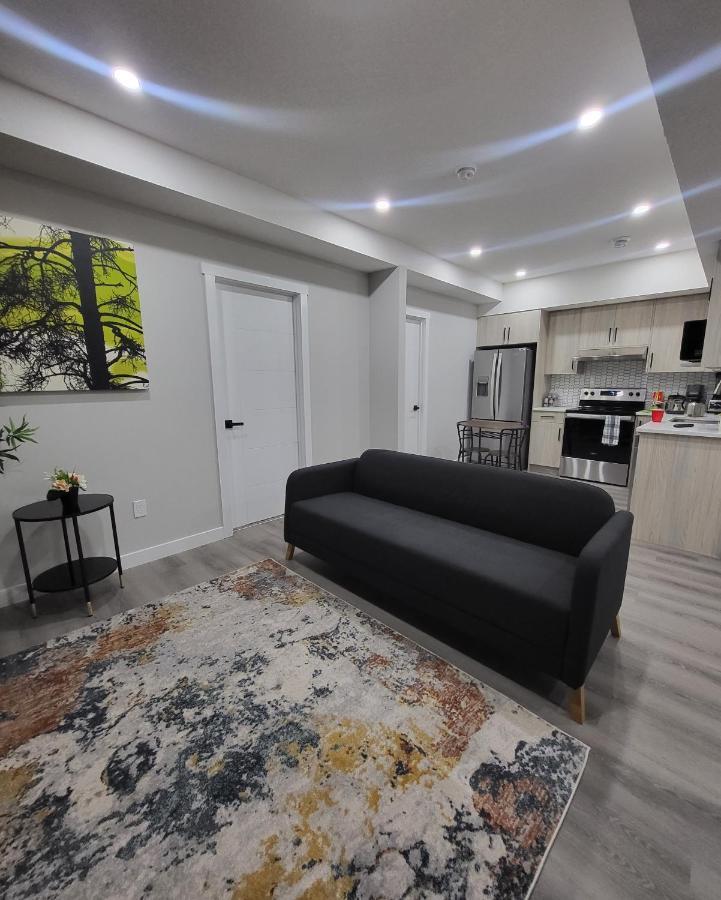 Luxury Suite In Calgary Nw Ngoại thất bức ảnh