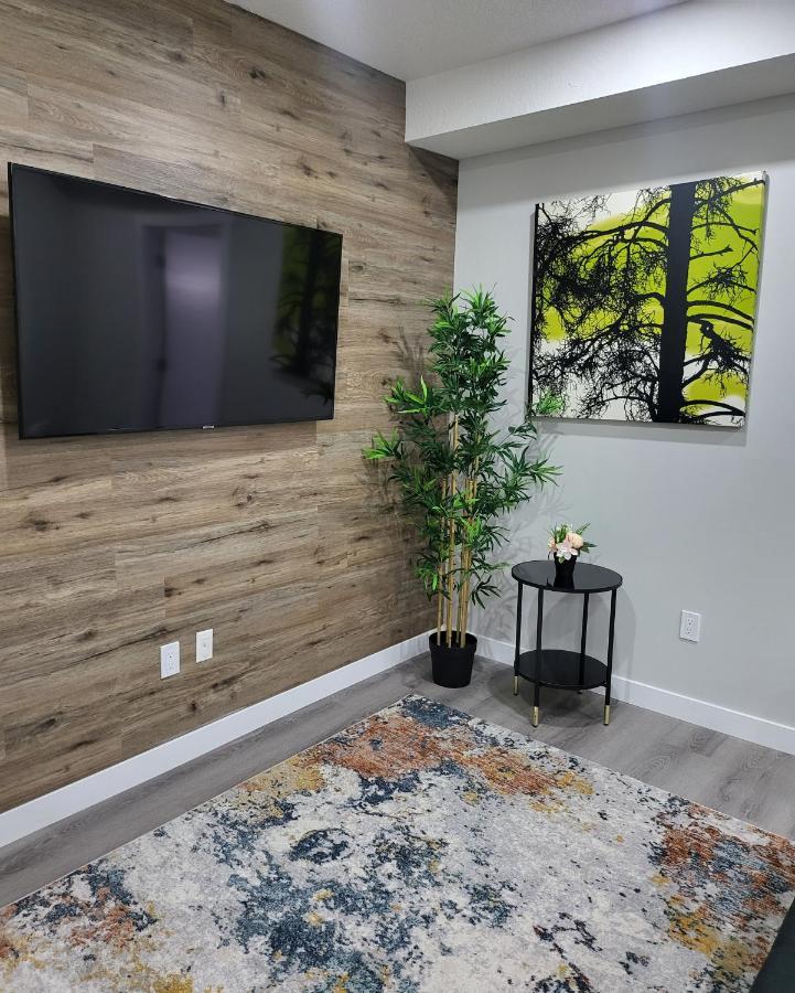 Luxury Suite In Calgary Nw Ngoại thất bức ảnh