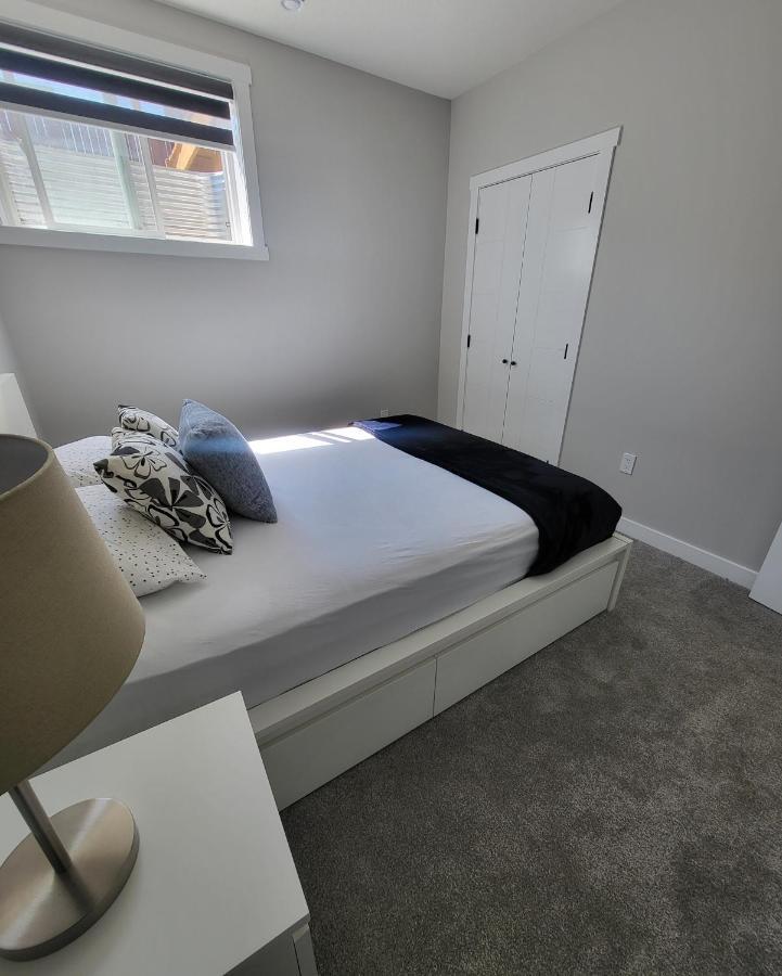 Luxury Suite In Calgary Nw Ngoại thất bức ảnh