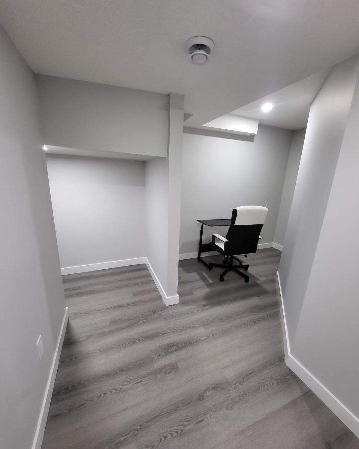 Luxury Suite In Calgary Nw Ngoại thất bức ảnh