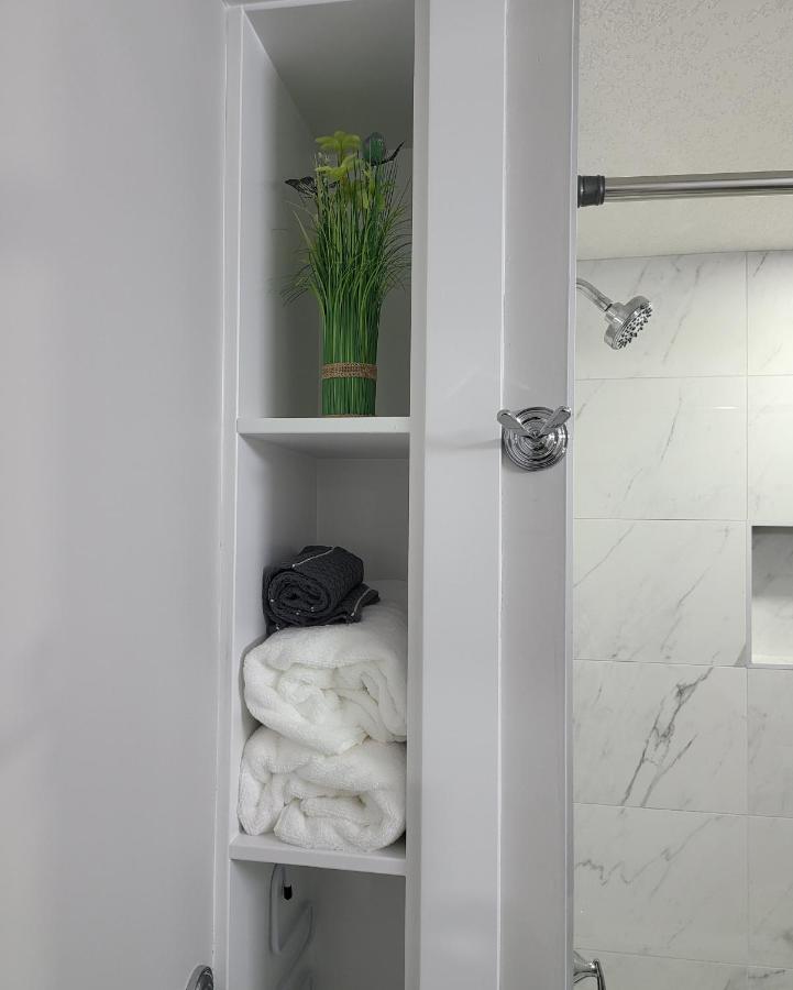 Luxury Suite In Calgary Nw Ngoại thất bức ảnh