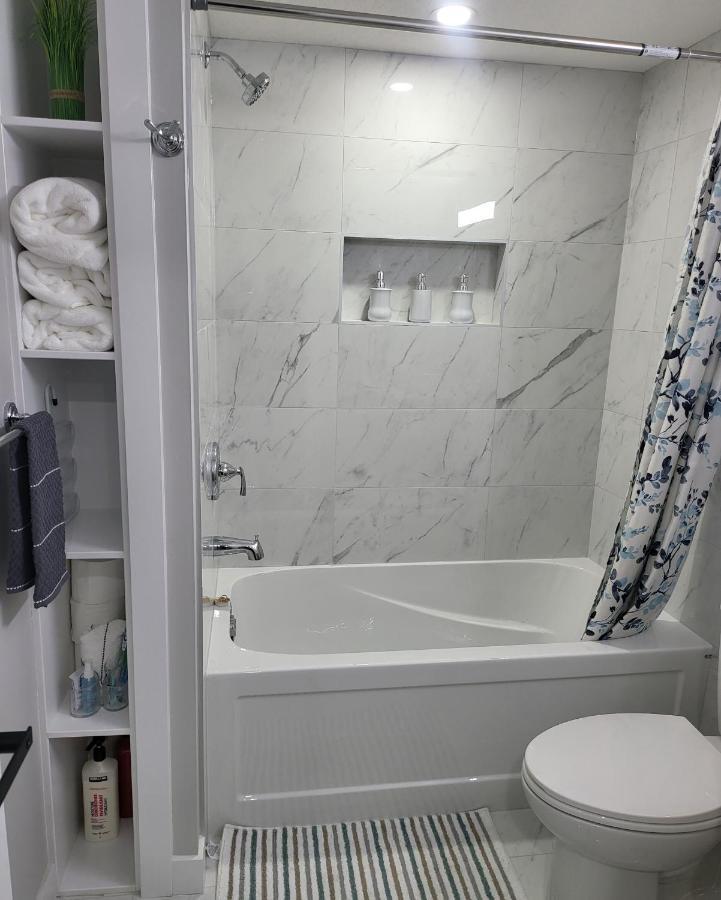 Luxury Suite In Calgary Nw Ngoại thất bức ảnh