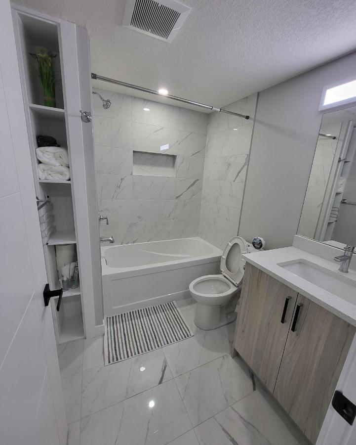 Luxury Suite In Calgary Nw Ngoại thất bức ảnh
