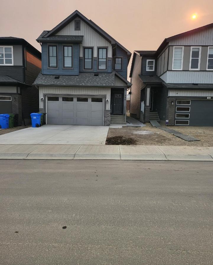 Luxury Suite In Calgary Nw Ngoại thất bức ảnh