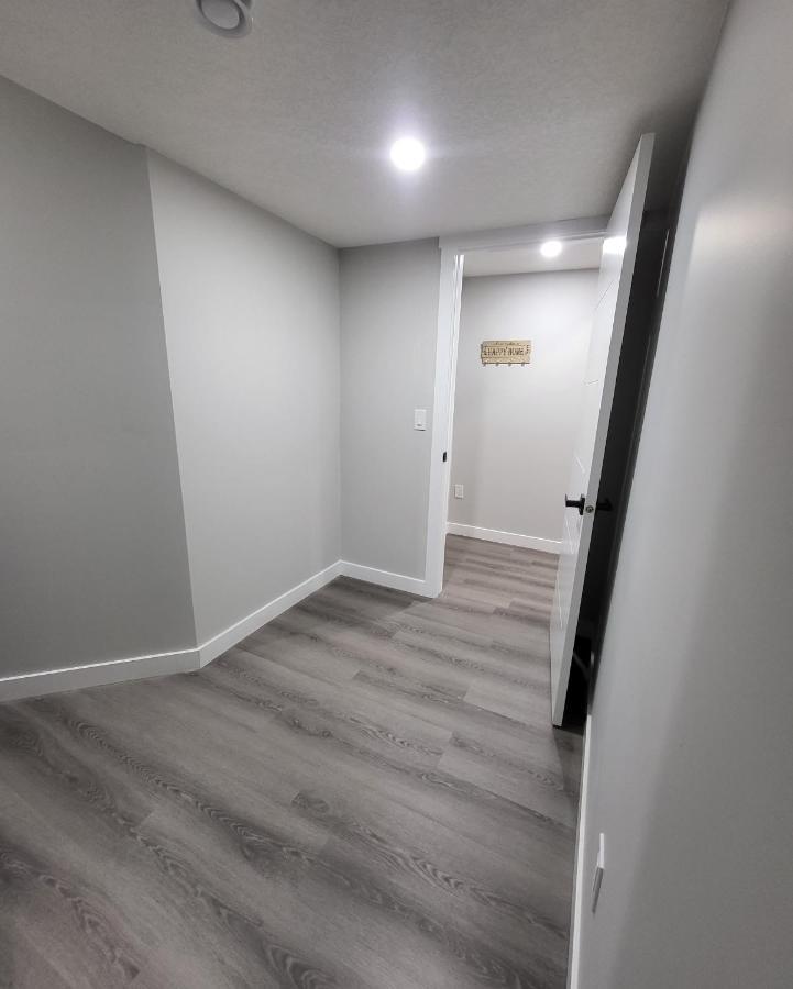 Luxury Suite In Calgary Nw Ngoại thất bức ảnh