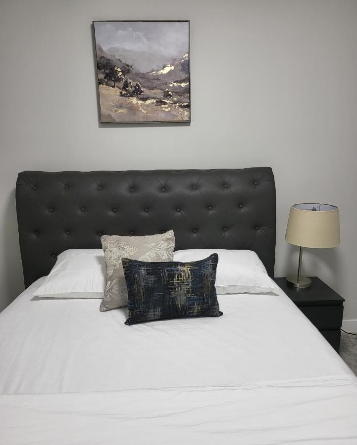 Luxury Suite In Calgary Nw Ngoại thất bức ảnh