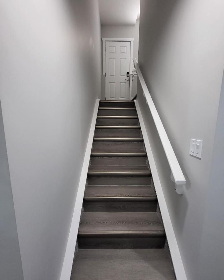 Luxury Suite In Calgary Nw Ngoại thất bức ảnh