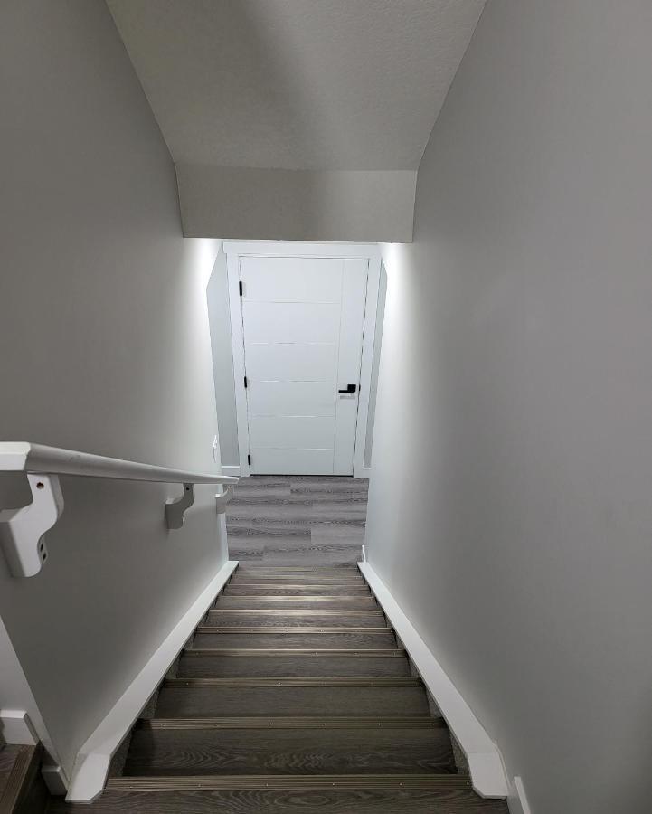 Luxury Suite In Calgary Nw Ngoại thất bức ảnh