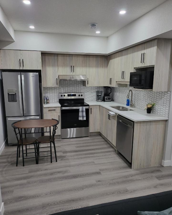 Luxury Suite In Calgary Nw Ngoại thất bức ảnh